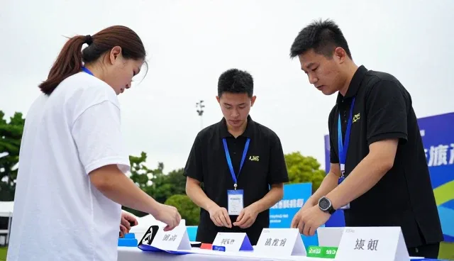 本地商业场景中新媒体账号代运营的性能适配分析